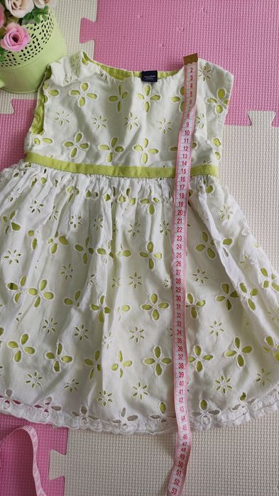 Gap sukienka biała koronka i seledynowa 92 98 lato