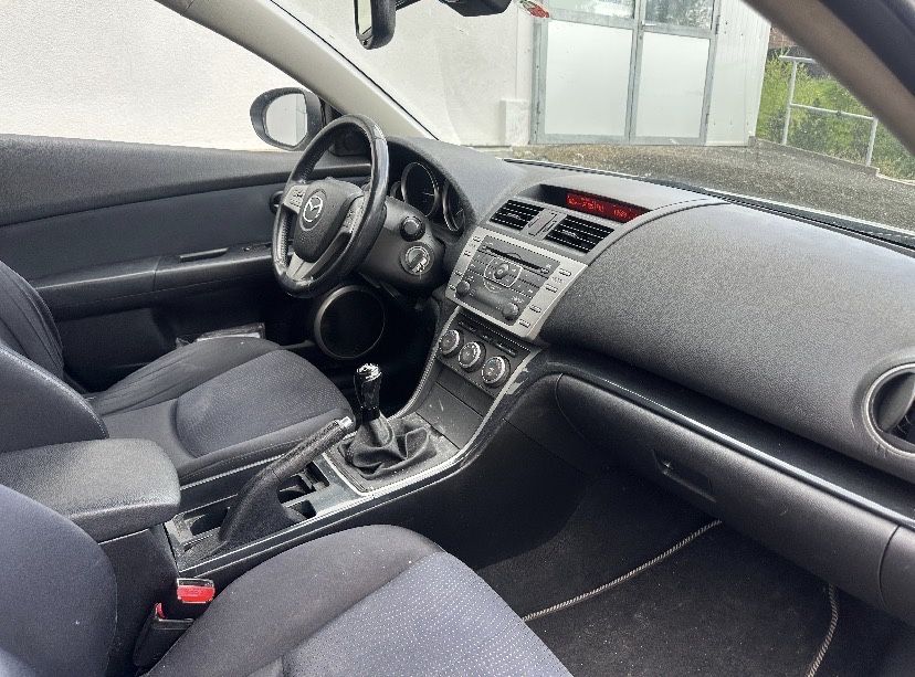 Mazda 6  2.0 дизель  2010 рік зі Швейцаріі для військових
