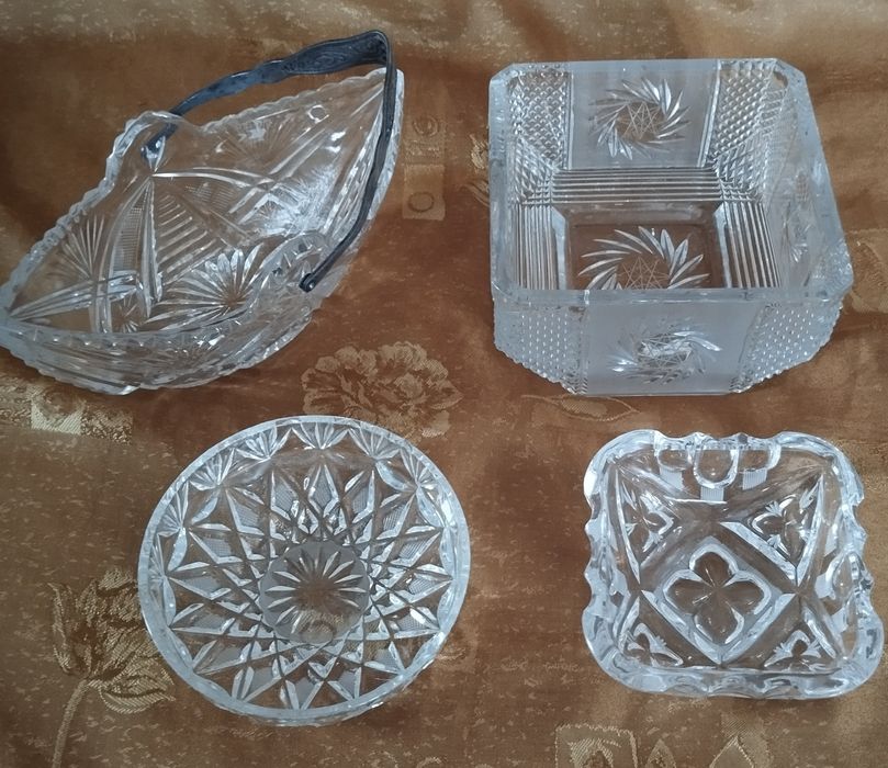 Ладья и три хрустальные конфетницы - салатницы. Смотрите все фото.