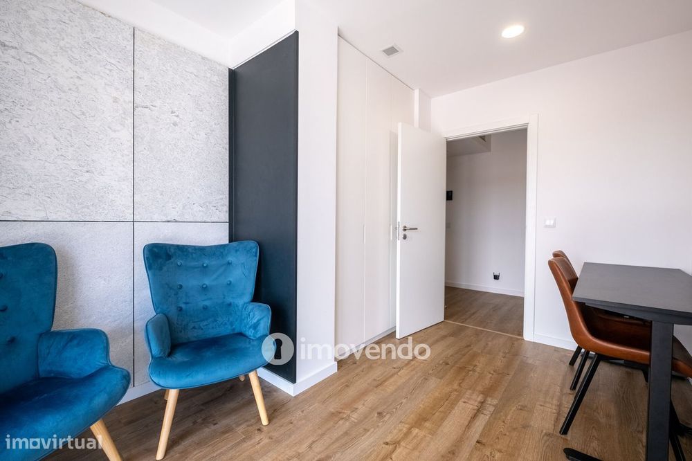 Apartamento T1+1, semi-novo, em Coimbra
