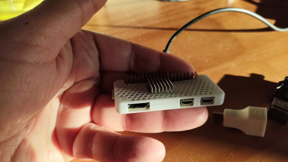 Raspberry Pi 2 W with pins64286505683202121