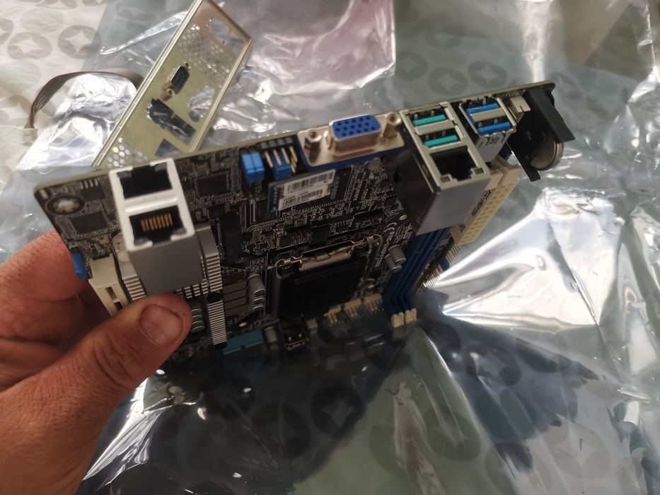 Asus P11C-I/2280, C242, ASMB9-IKVM, Mini ITX