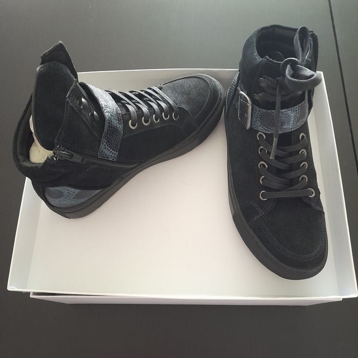 Botas em camurça preto e azul, novas, tamanho 36