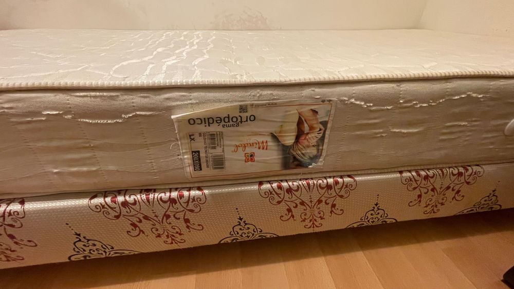 Base forrada em tecido cama solteiro