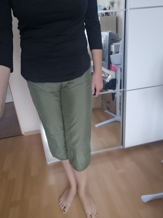 Oliwkowe spodnie 3/4 Nike