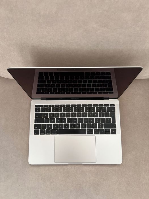 MacBook Pro 13” Retina (2017)Intel Core i5, 8GB/SSD 256GB