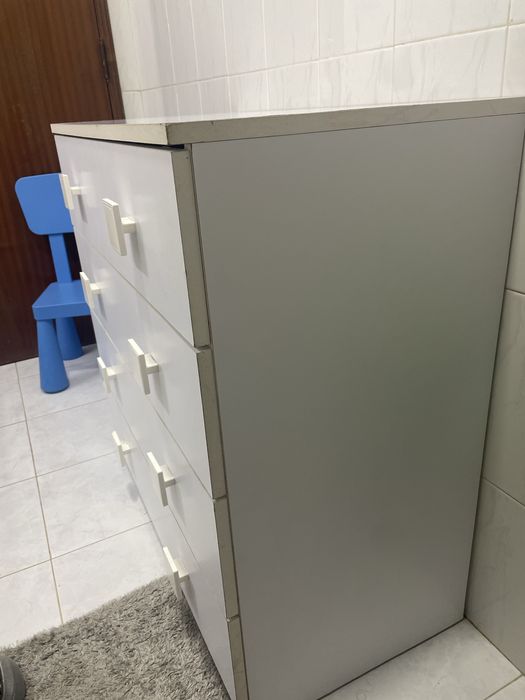 Cómoda de 4 gavetas