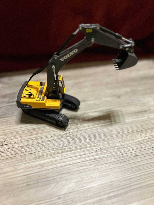 Гидравлический экскаватор Volvo EC290C (1:50)