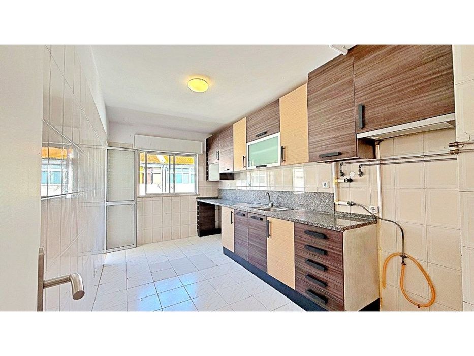 Apartamento T3 Renovado no Montijo | Excelente Localização e Vista ...