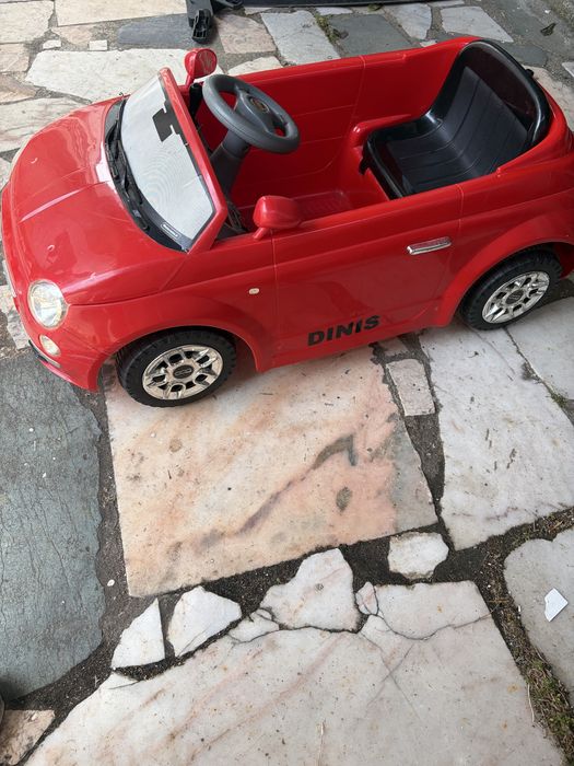 Carro Fiat 500 Crianca, com luzes, Som de musica e apito no volante