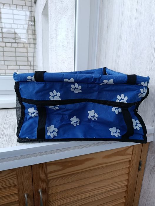 Сидіння для собак в автомобіль.