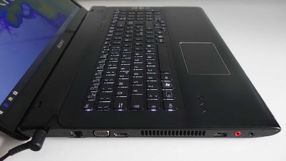 Идеал Игровой ноутбук SONY Vaio 17.3 i3-3110M 8GB 750GB Radeon HD 7600 2gb Win10 ОБСЛУЖЕН