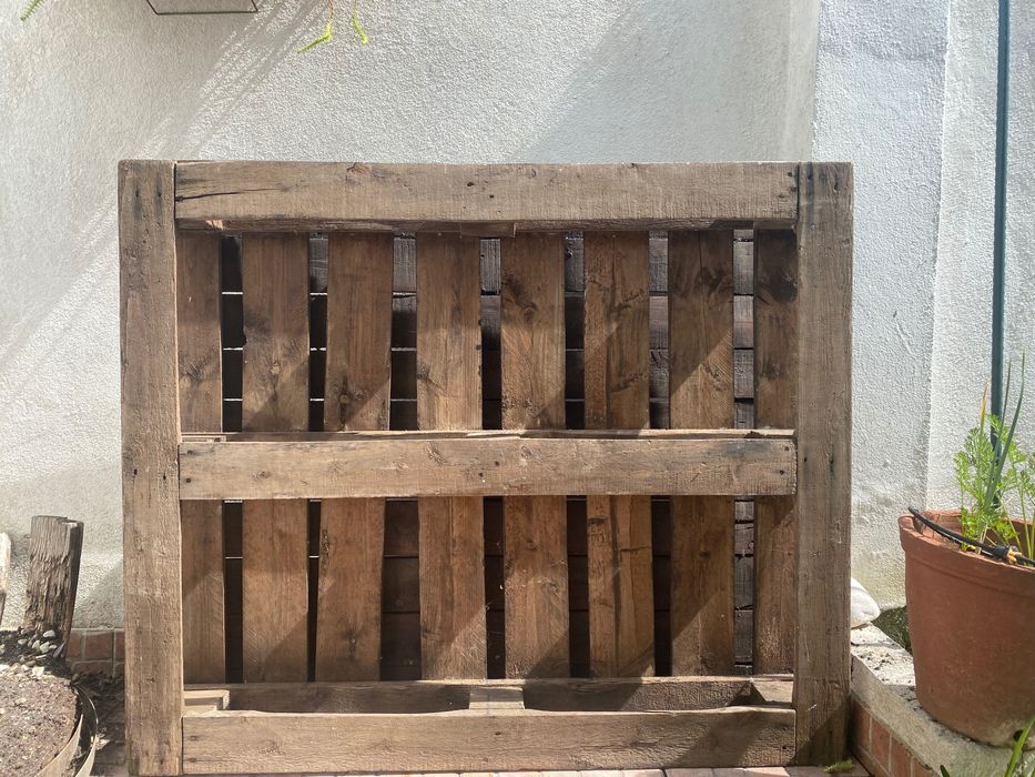 2  Paletes industriais em madeira maciça 120x100x15