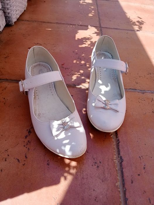 Buty na obcasie białe skórkowe