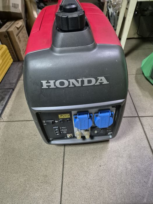 Продам инверторний генератор Honda eu20i