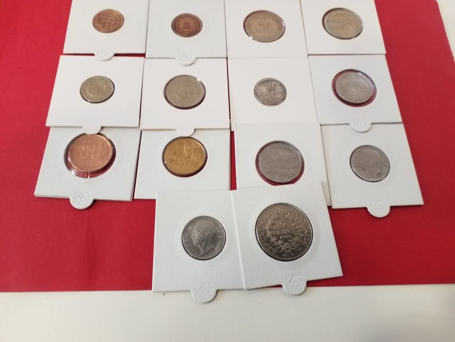Moedas antigas portuguesas e estrangeiras.