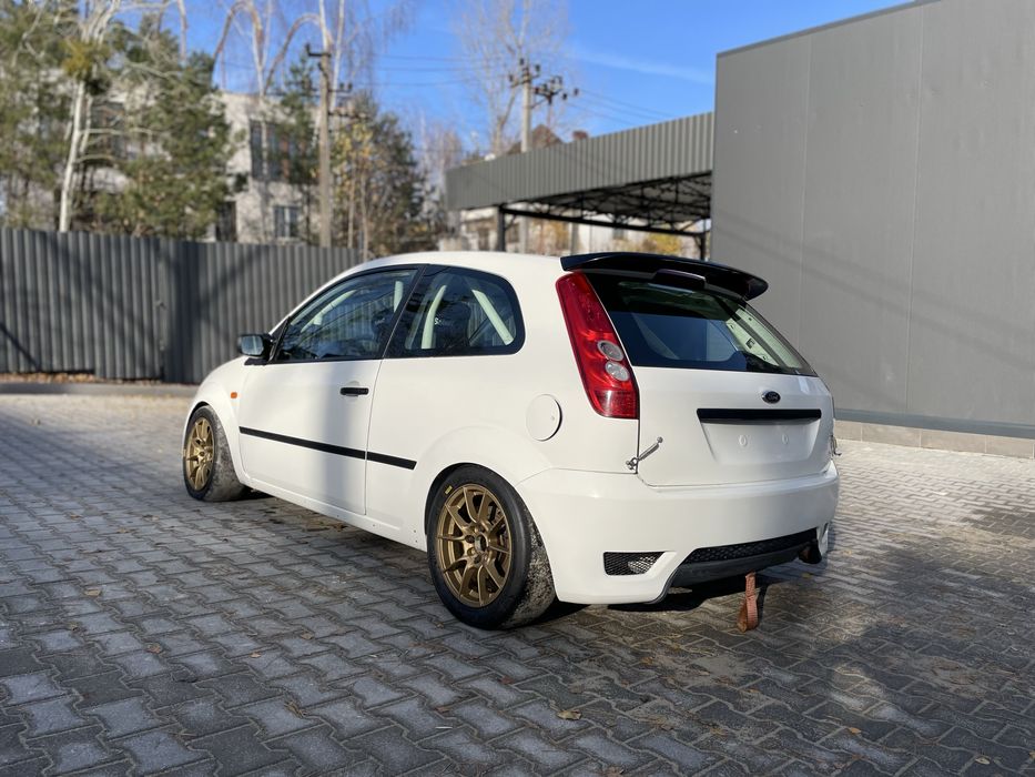 Ford fiesta st 2005 кільцеві перегони