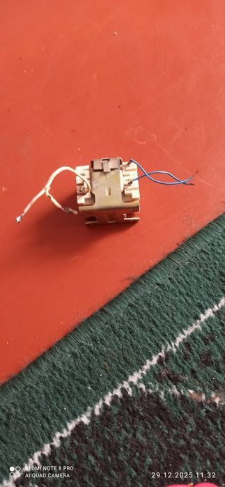 Електро двигатель на 12v1800 обор/с.