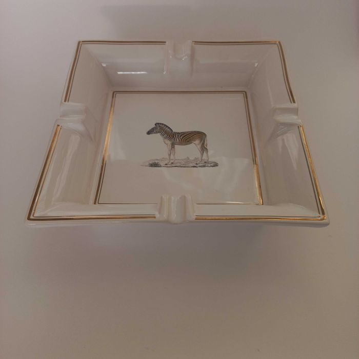 Cinzeiro em porcelana