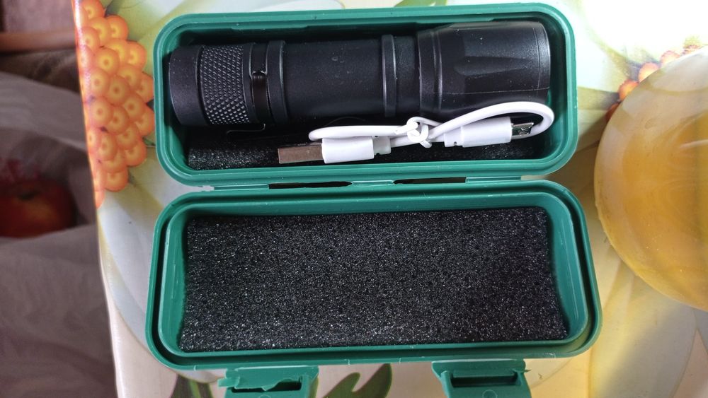 Портативный ручной фонарик