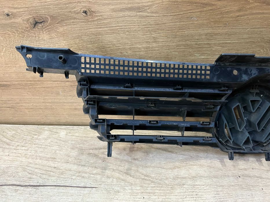 Grill atrapa zderzaka Volkswagen Bora kolor lc5f