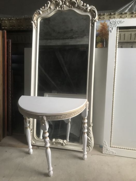 Столик консольний