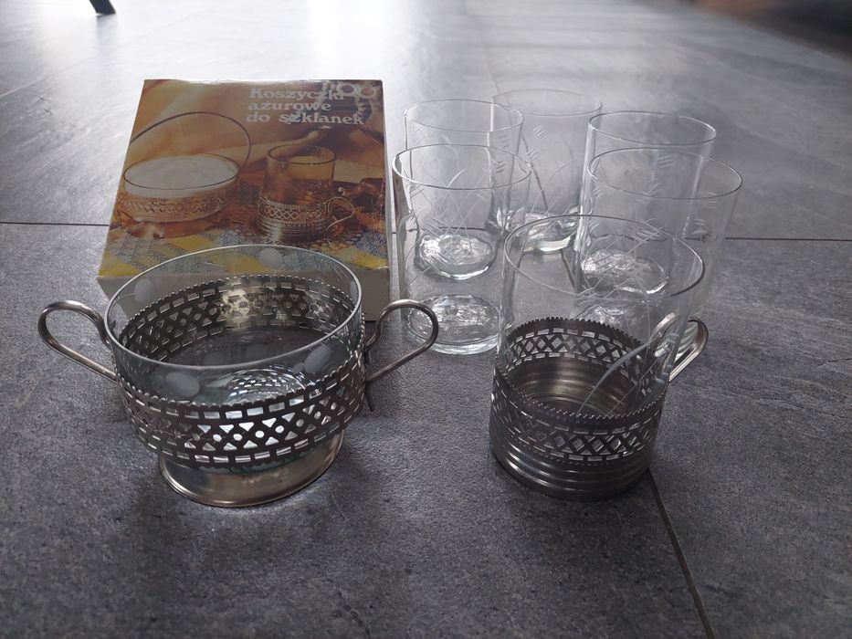 Zestaw szklanek z koszyczkiem i cukiernicą