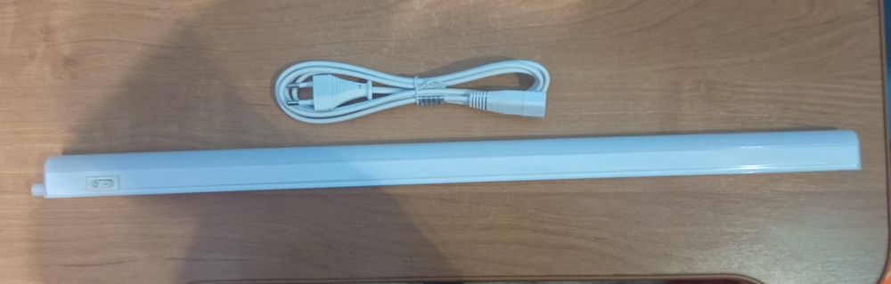 Lampka podszafkowa LED 57cm