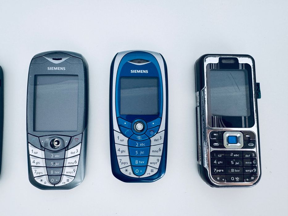 Zestaw kolekcjonerskich telefonów komórkowych Nokio, Siemens, Huawei