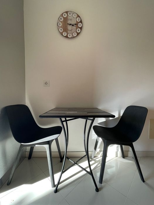 Mesa quadrada Gato preta