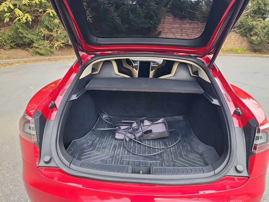 Tesla Model S      2015