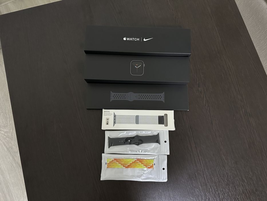 Смарт-годинник Apple Watch Nike Series 5 GPS, 40mm