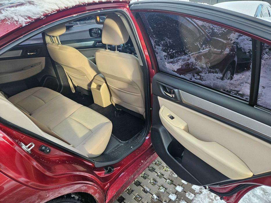 Subaru Legacy 2.5 бензин, АКПП полный привод.