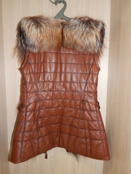 Жіноча куртка-жилет коричнева з натуральної шкіри з утеплення 44 розмі