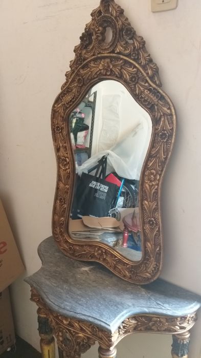 Mesa com espelho entrada