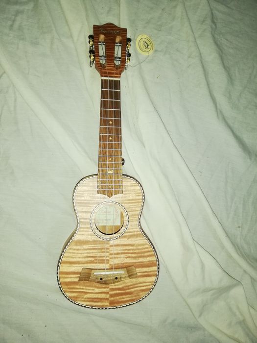 Ukulele soprano de koa 2