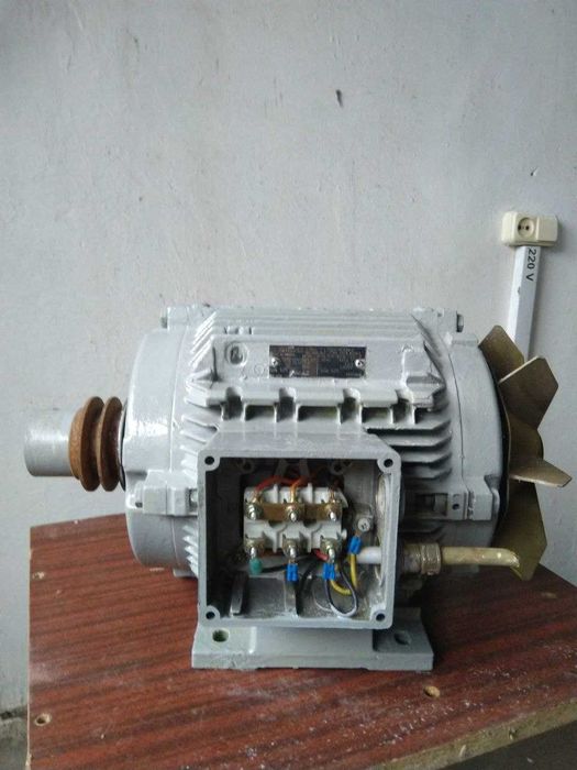 двигун асинхронний