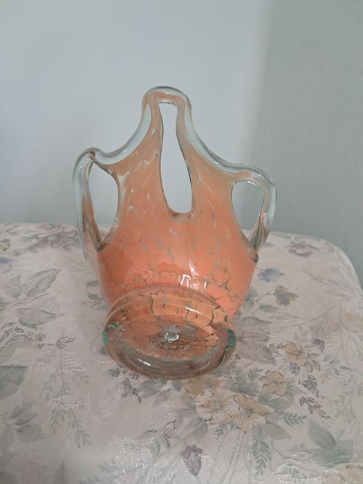 Piękna forma artystycznego szkła ,, Chusta "