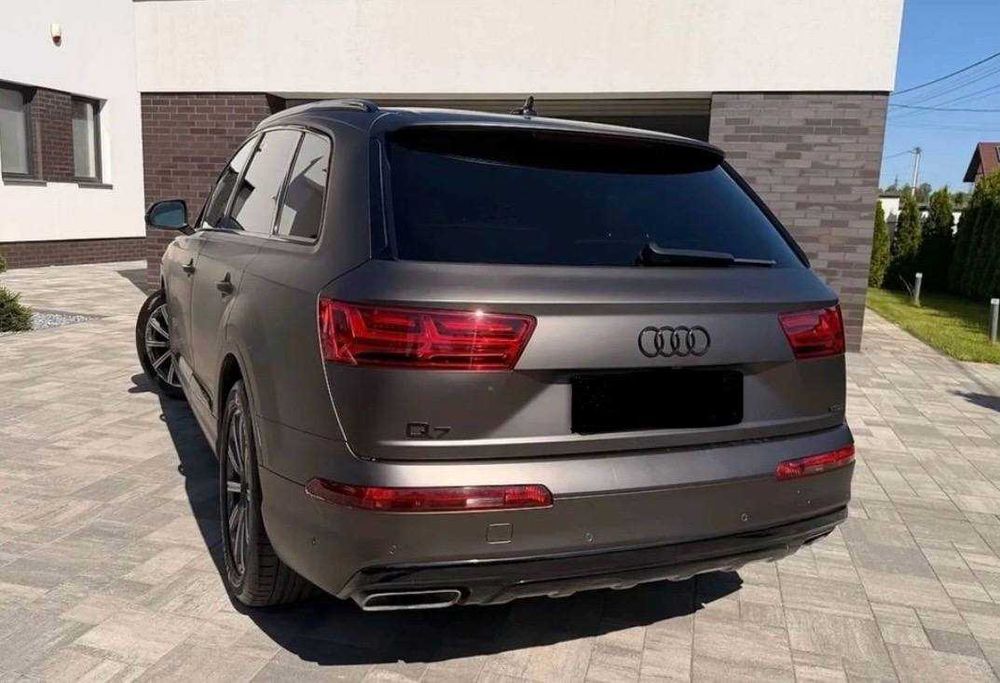 Продаю Audi Q7 2019