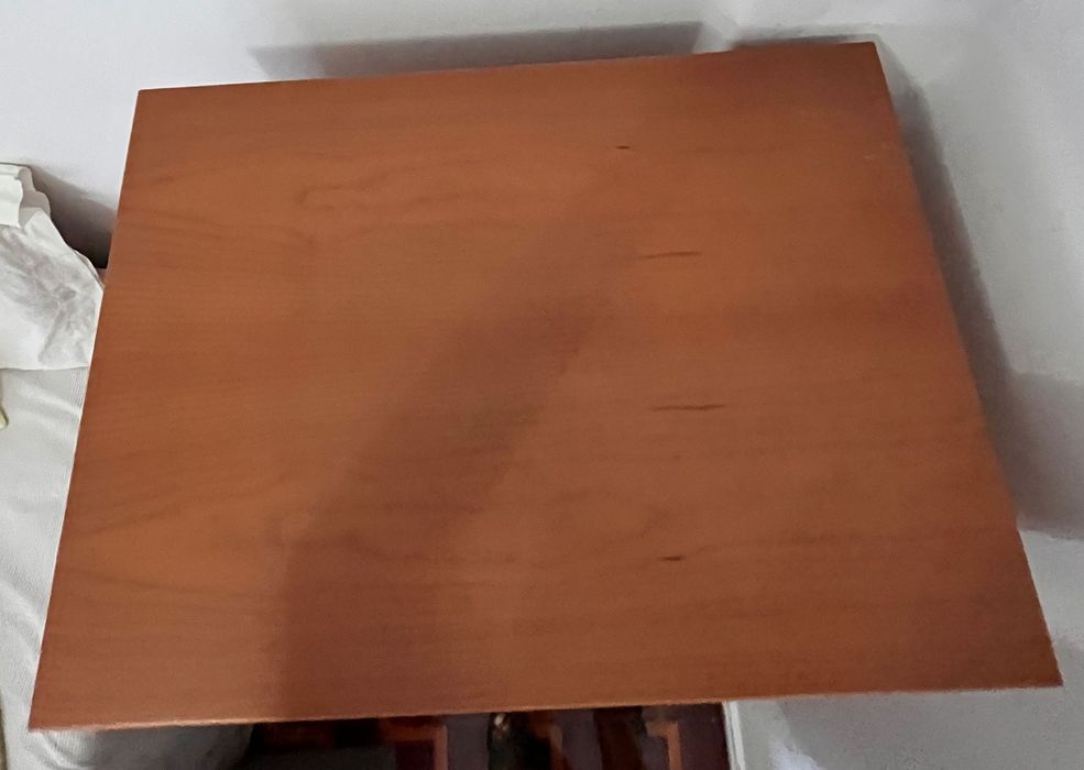 Móvel de quarto com gavetas
