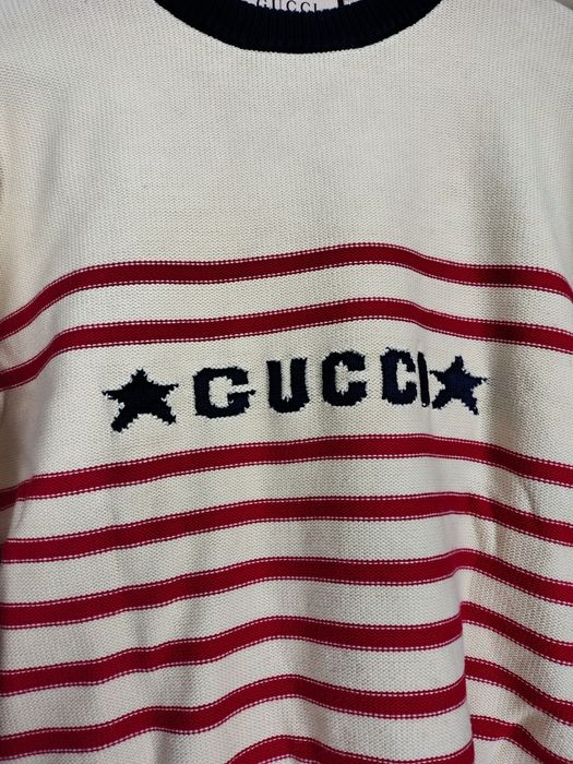 Beżowy sweter Gucci w czerwone paski