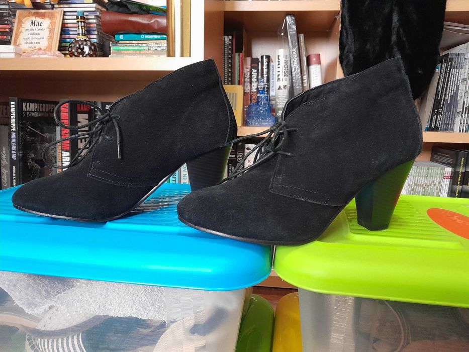 Botas de cano baixo, tam. 37