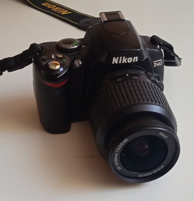 Nikon - lustrzanka z obiektywem