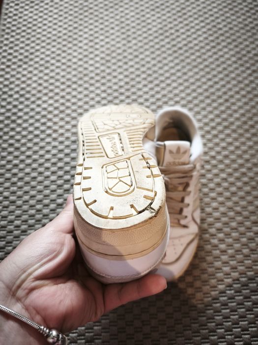 Sapatilhas rivalry loe Adidas