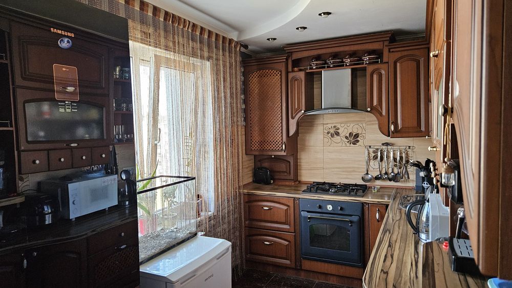 Продам 3х комнатную квартиру на 4 мкр с АО(газ)с хорошим ремонтом