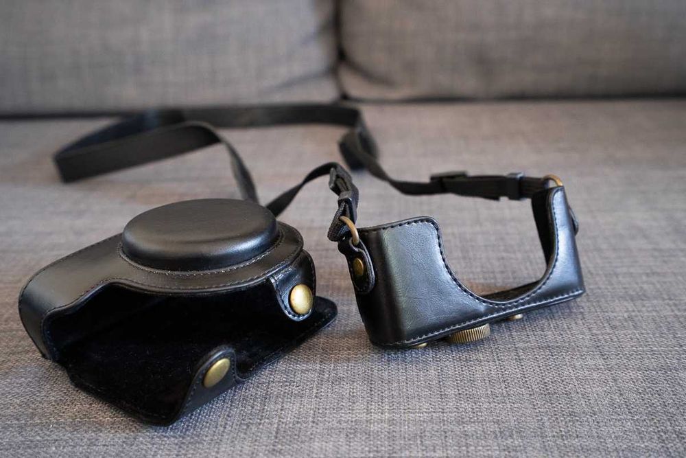 Bolsa/Capa MegaGear em Pele Preta para Sony DSC-RX100 II – Como Nova
