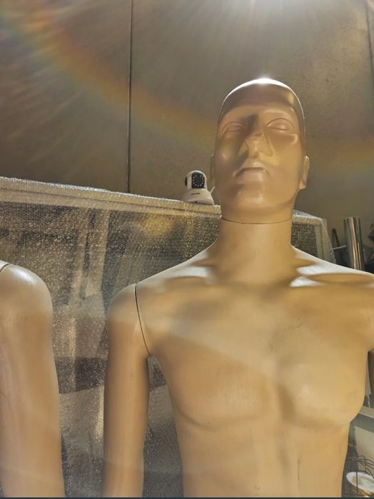 2 Manequins Masculinos de Corpo Inteiro 1.85m – Estilo Moderno / Loja
