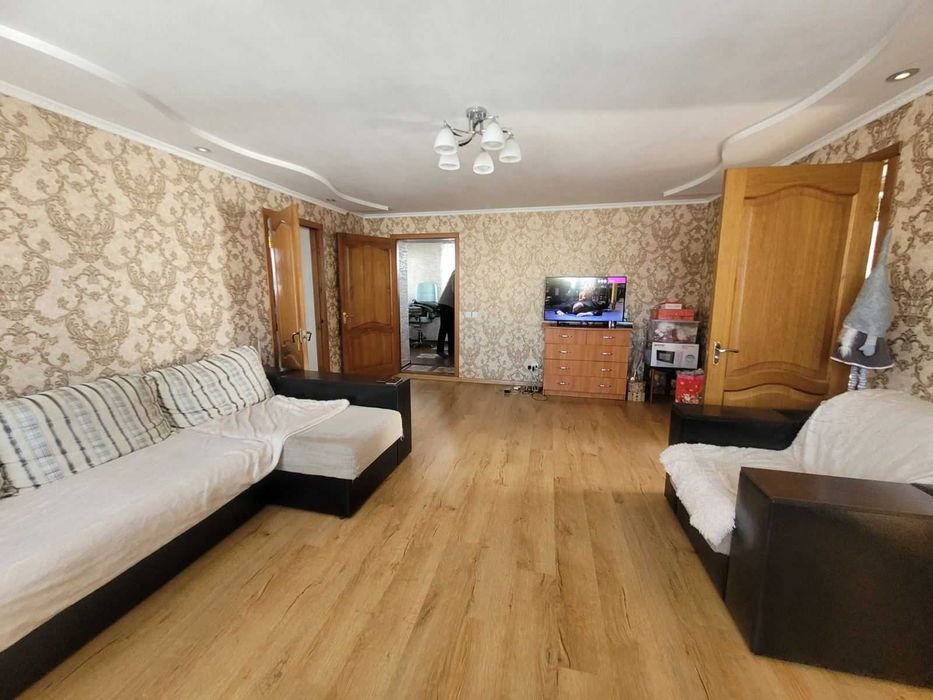 Продаєця будинок  мальовничому місті в  м.  Глеваха вул Зелена