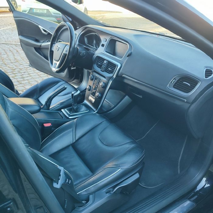 Volvo V40 R design