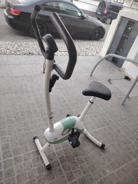 Bicicleta treino bom estado. Para desocupar espaço